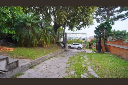 Casa à venda com 300m², 3 quartos e 3 vagasPátio frente 