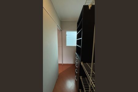 Casa à venda com 166m², 3 quartos e 3 vagas Casa à venda com 166m², 3 quartos e 3 vagasQuarto 2 Closet