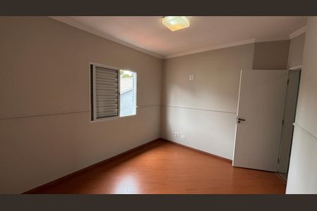 Casa à venda com 166m², 3 quartos e 3 vagas Casa à venda com 166m², 3 quartos e 3 vagasQuarto 2