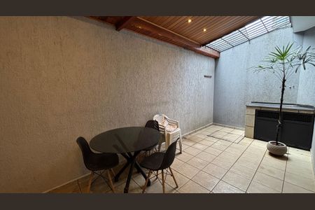 Casa à venda com 166m², 3 quartos e 3 vagas Casa à venda com 166m², 3 quartos e 3 vagasÁrea comum