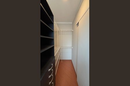 Casa à venda com 166m², 3 quartos e 3 vagas Casa à venda com 166m², 3 quartos e 3 vagasQuarto 2 Closet