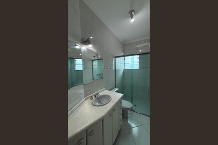 Casa à venda com 166m², 3 quartos e 3 vagas Casa à venda com 166m², 3 quartos e 3 vagasBanheiro