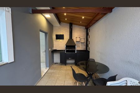 Casa à venda com 166m², 3 quartos e 3 vagas Casa à venda com 166m², 3 quartos e 3 vagasÁrea comum