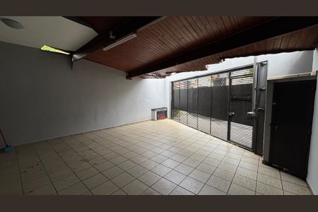 Casa à venda com 166m², 3 quartos e 3 vagas Casa à venda com 166m², 3 quartos e 3 vagasÁrea comum