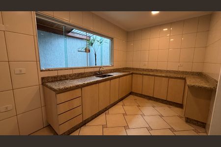 Casa à venda com 166m², 3 quartos e 3 vagas Casa à venda com 166m², 3 quartos e 3 vagasCozinha