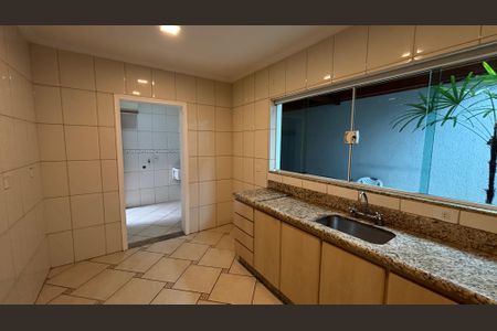 Casa à venda com 166m², 3 quartos e 3 vagas Casa à venda com 166m², 3 quartos e 3 vagasCozinha