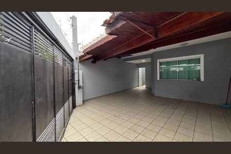 Casa à venda com 166m², 3 quartos e 3 vagas Casa à venda com 166m², 3 quartos e 3 vagasÁrea comum