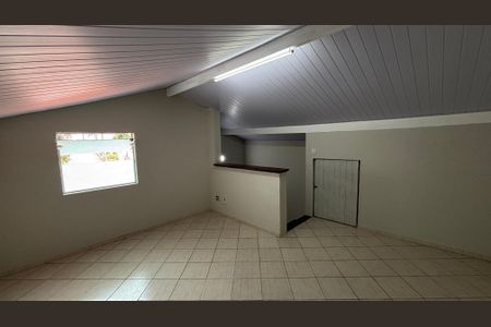Casa à venda com 166m², 3 quartos e 3 vagas Casa à venda com 166m², 3 quartos e 3 vagasSótão
