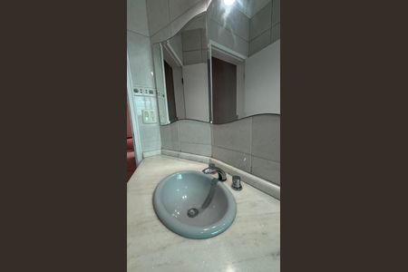 Casa à venda com 166m², 3 quartos e 3 vagas Casa à venda com 166m², 3 quartos e 3 vagasBanheiro