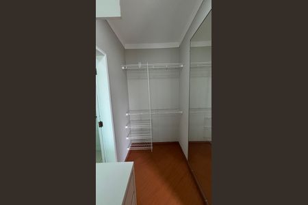 Casa à venda com 166m², 3 quartos e 3 vagas Casa à venda com 166m², 3 quartos e 3 vagasSuite Closet