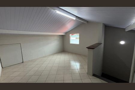 Casa à venda com 166m², 3 quartos e 3 vagas Casa à venda com 166m², 3 quartos e 3 vagasSótão