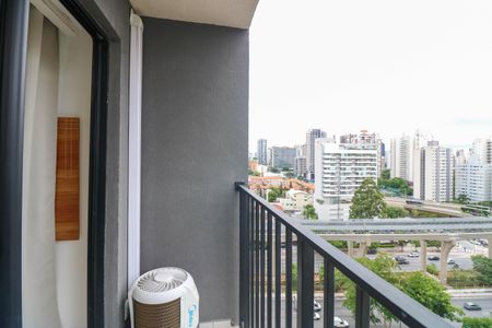 Varanda de kitnet/studio para alugar com 1 quarto, 26m² em Campo Belo, São Paulo