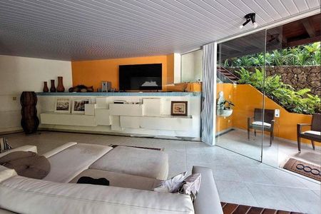 Casa à venda com 4 quartos, 320m² em Maria Paula, Niterói