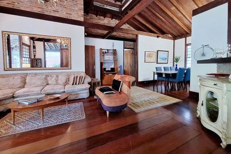 Casa à venda com 4 quartos, 320m² em Maria Paula, Niterói