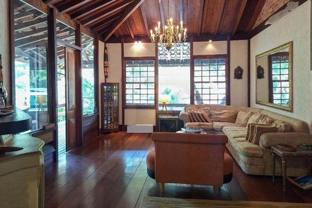 Casa à venda com 4 quartos, 320m² em Maria Paula, Niterói