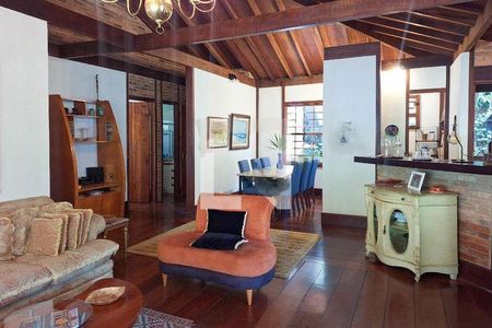 Casa à venda com 4 quartos, 320m² em Maria Paula, Niterói