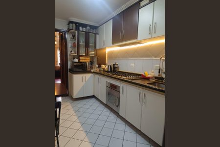 Cozinha de casa de condomínio para alugar com 3 quartos, 120m² em Uberaba, Curitiba