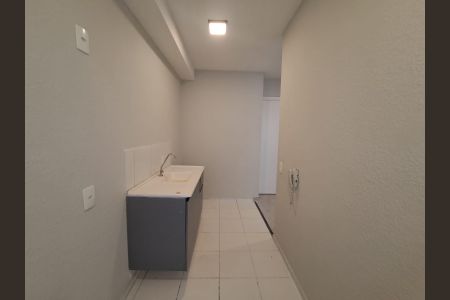 Cozinha de apartamento para alugar com 2 quartos, 42m² em Jardim do Lago, São Paulo