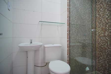 Banheiro Corredor de apartamento para alugar com 2 quartos, 102m² em Sarandi, Porto Alegre