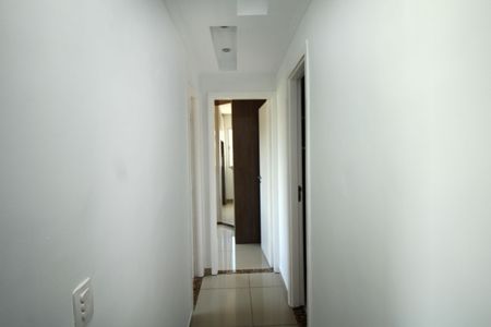 Sala - Corredor de apartamento para alugar com 2 quartos, 50m² em Irajá, Rio de Janeiro