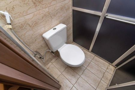 Banheiro de apartamento para alugar com 1 quarto, 68m² em Olaria, Rio de Janeiro