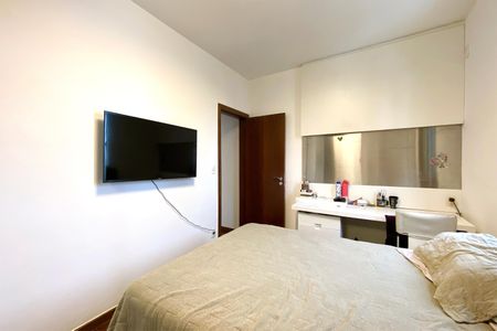 Apartamento à venda com 240m², 4 quartos e 3 vagasQuarto 4