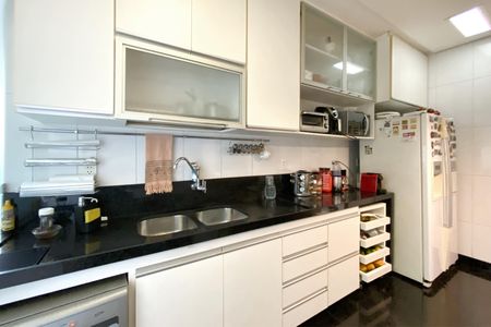 Apartamento à venda com 240m², 4 quartos e 3 vagasCozinha