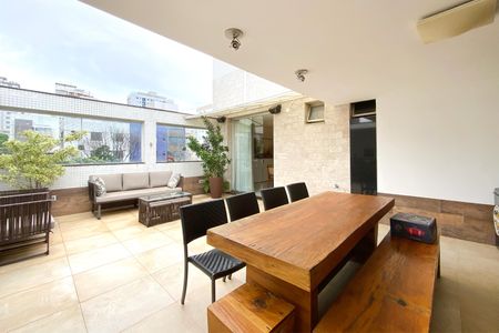 Apartamento à venda com 240m², 4 quartos e 3 vagas Apartamento à venda com 240m², 4 quartos e 3 vagasÁrea privativa