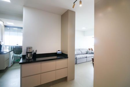 Hall de entrada de kitnet/studio para alugar com 2 quartos, 81m² em Jardim das Acacias, São Paulo