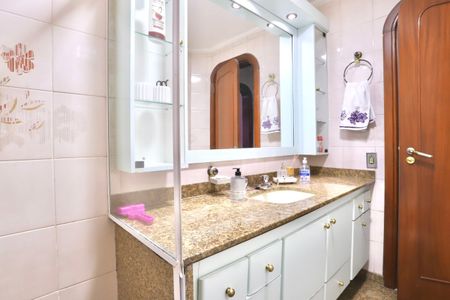 Casa de condomínio à venda com 256m², 3 quartos e 3 vagas Casa de condomínio à venda com 256m², 3 quartos e 3 vagasBanheiro