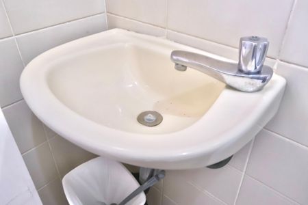 Casa de condomínio à venda com 256m², 3 quartos e 3 vagas Casa de condomínio à venda com 256m², 3 quartos e 3 vagasBanheiro de serviço