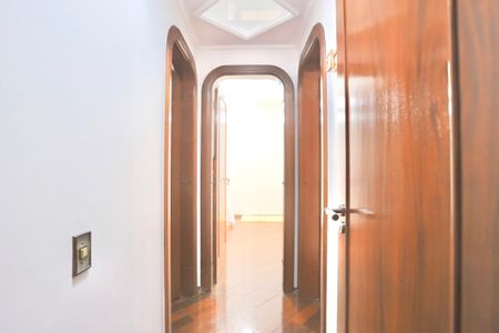 Casa de condomínio à venda com 256m², 3 quartos e 3 vagas Casa de condomínio à venda com 256m², 3 quartos e 3 vagasCorredor