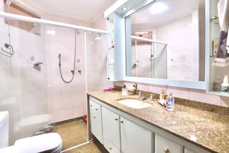 Casa de condomínio à venda com 256m², 3 quartos e 3 vagas Casa de condomínio à venda com 256m², 3 quartos e 3 vagasBanheiro