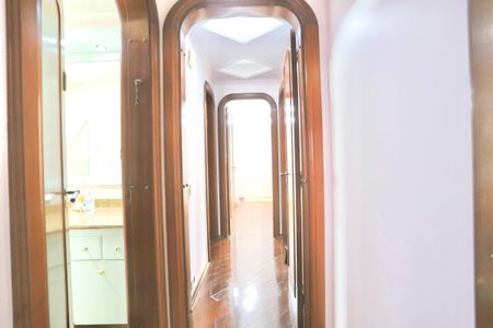 Casa de condomínio à venda com 256m², 3 quartos e 3 vagas Casa de condomínio à venda com 256m², 3 quartos e 3 vagasCorredor