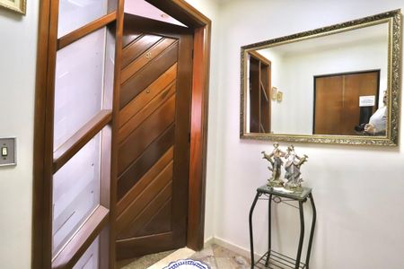 Casa de condomínio à venda com 256m², 3 quartos e 3 vagas Casa de condomínio à venda com 256m², 3 quartos e 3 vagasHall de entrada