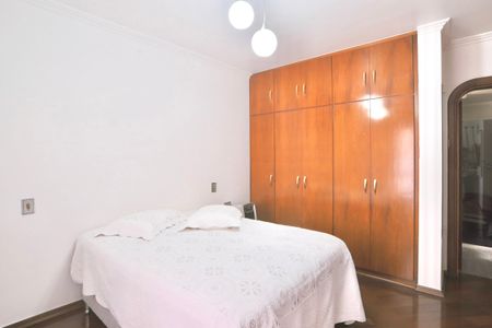 Casa de condomínio à venda com 256m², 3 quartos e 3 vagas Casa de condomínio à venda com 256m², 3 quartos e 3 vagasQuarto 2