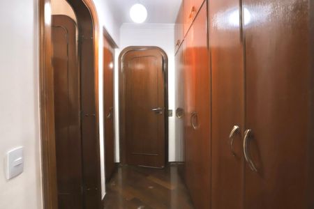 Casa de condomínio à venda com 256m², 3 quartos e 3 vagas Casa de condomínio à venda com 256m², 3 quartos e 3 vagasCloset do quarto 1