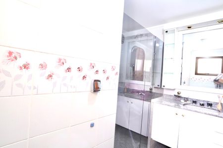 Casa de condomínio à venda com 256m², 3 quartos e 3 vagas Casa de condomínio à venda com 256m², 3 quartos e 3 vagasBanheiro do Quarto 2