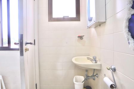 Casa de condomínio à venda com 256m², 3 quartos e 3 vagas Casa de condomínio à venda com 256m², 3 quartos e 3 vagasBanheiro de serviço