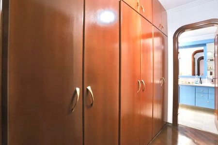 Casa de condomínio à venda com 256m², 3 quartos e 3 vagas Casa de condomínio à venda com 256m², 3 quartos e 3 vagasCloset do quarto 1