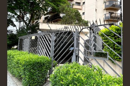 Casa de condomínio à venda com 256m², 3 quartos e 3 vagas Casa de condomínio à venda com 256m², 3 quartos e 3 vagasFachada