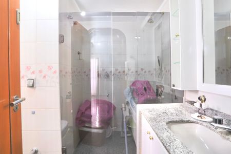 Casa de condomínio à venda com 256m², 3 quartos e 3 vagas Casa de condomínio à venda com 256m², 3 quartos e 3 vagasBanheiro do Quarto 2