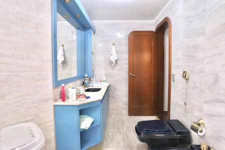 Casa de condomínio à venda com 256m², 3 quartos e 3 vagas Casa de condomínio à venda com 256m², 3 quartos e 3 vagasBanheiro do Quarto 1