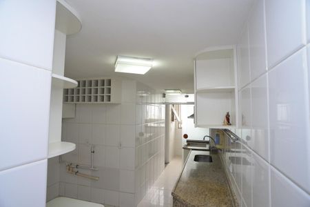 Apartamento à venda com 247m², 4 quartos e 3 vagasCozinha