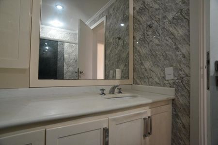 Apartamento à venda com 247m², 4 quartos e 3 vagasBanheiro Social