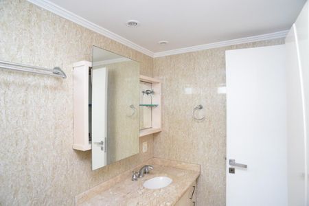 Apartamento à venda com 247m², 4 quartos e 3 vagasBanheiro Suíte