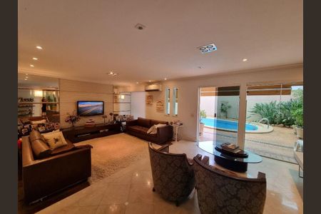 Casa à venda com 4 quartos, 233m² em Jardim Sao Caetano, São Caetano do Sul