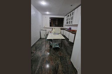 Casa à venda com 156m², 3 quartos e 4 vagas