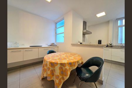 Apartamento à venda com 195m², 2 quartos e 2 vagasCozinha