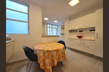 Apartamento à venda com 195m², 2 quartos e 2 vagasCozinha